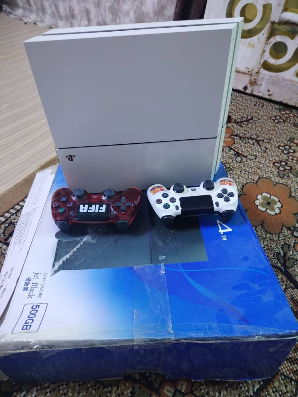 سلام عليكم PS4 فات مهكر بية ٧ اللعاب ذاكرتة ٥١٢ 
وياة يدات اثنين وحدة شغالة والثانية المربع ما يشتغل بية
السعر 260 الف ، البلي ما مفتوح لوك ستيكر العنوان ميسان المجر الكبير، الرقم
 ***********
