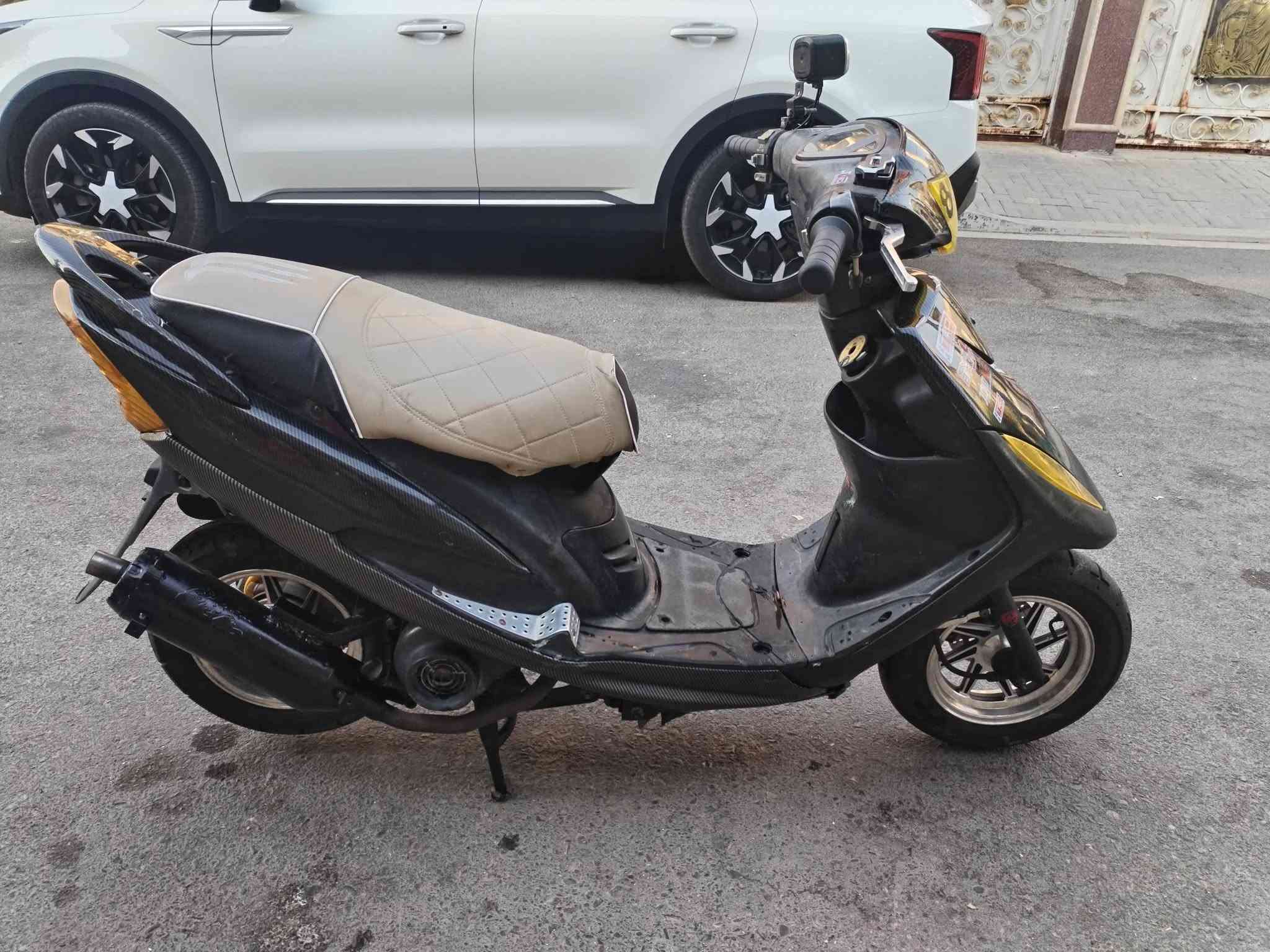 السعر 600
🏍️ دراجة ماكس عدلة للبيع

🔧 المواصفات والتعديلات:
• بوشة 55 شلعلة / معدلة
• ويلات رياضي
• سلف رياضي
• عينة إلكترونية
• عمبار بريك رياضي
• تايرات جديدة
• كفرات كاربون فايبر
• دبل رياضي
• صندوك لايت
• بك لايت
• سكنات عينة

⚙️ حالة الدراجة:
• شغالة وكلشي بيها تمام
• نقصها فقط باتري تعبان
• اللاشاير ما يشتغلن

📍 الموقع: البصرة
📞 للتواصل: ***********

