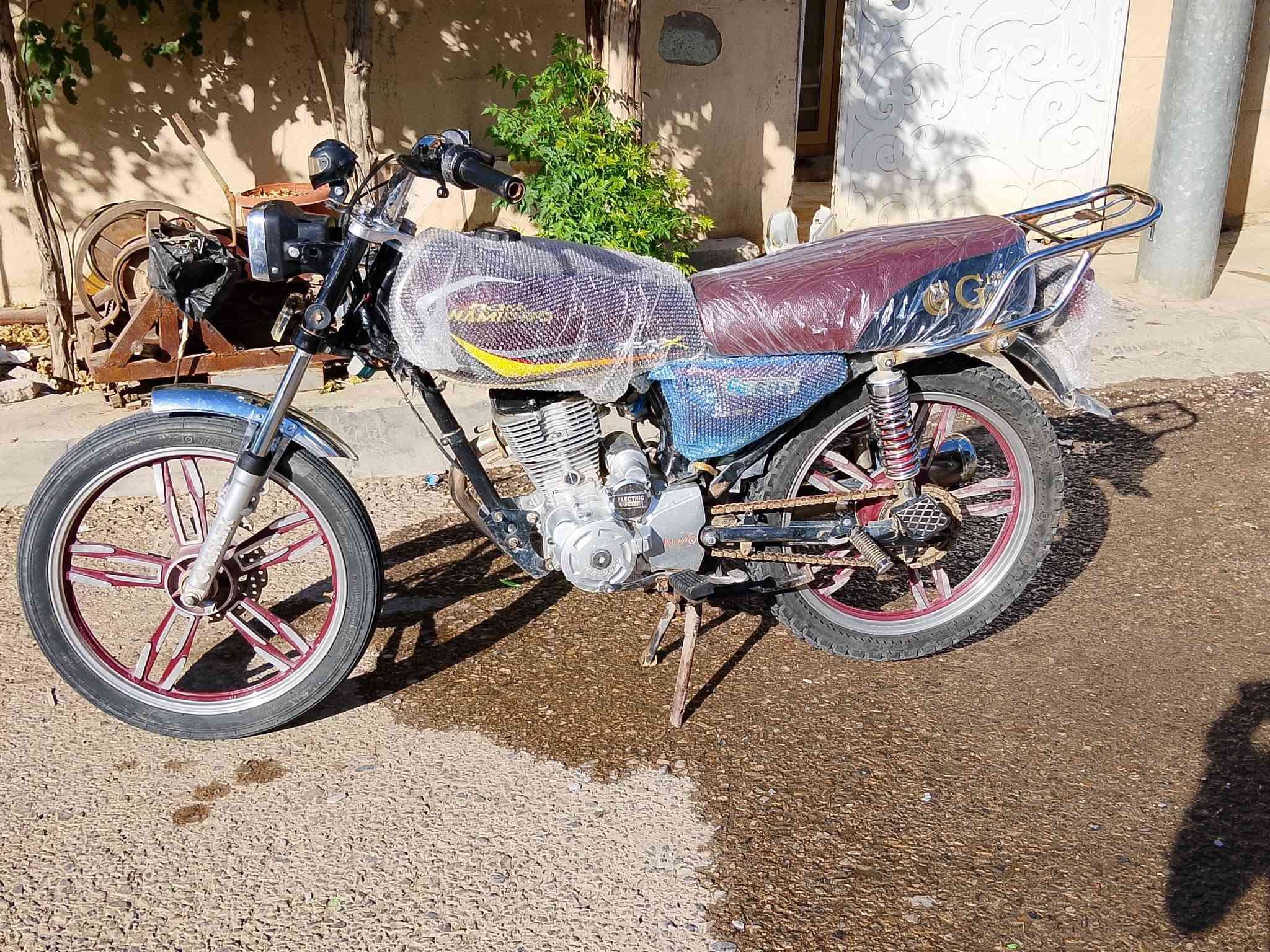 سلاوتان ليبي namitopro2024 200cc بؤفرؤشتن بةشةرتي گيرو مةكينةو شانسي تايةي پيشو دواي تازةية تةنكيو كوشني تازةية مةكينةي چركةي تيا نية بةس بةشي سةرةوةي كراوةتةوة بني كةپسة  ويلي خوار نية زؤر بةقوةتة ما شاء الله سعري 400 هةزارة شوينم سليمانية ***********
