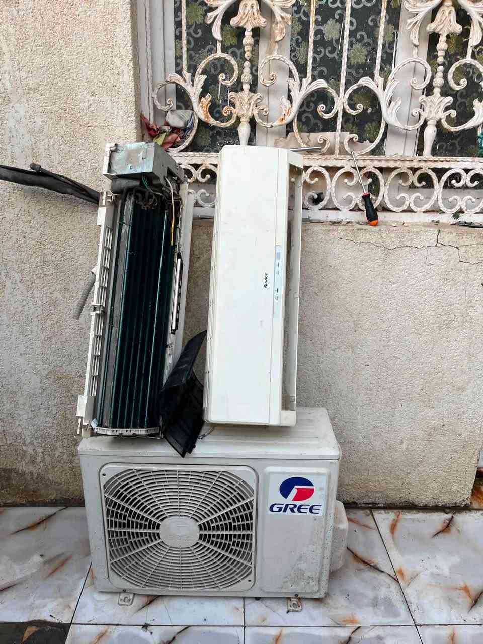 سلام عليكم
سبلت ابو الطنين نضيف كلش بس بي ليك بل كاكات يعني لازم يتبدلن سعره 325 وبي مجال قليل جداً 

ول ثاني ابو الطن نضيف وكلشي ما بي شغال ويا بوري اصلي 7 مترات 

سعر ابو الطن قفل 150.      ***********
