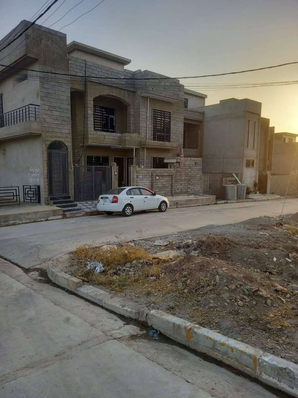 دار بالتعليم ١ هيكل للبيع ١٥٠ متر طابقين وبيتونة سكني طابو الزهور العمق ٢٥ الواجهة ٦ *********** واتس اب التفاصيل ٥ غرف
