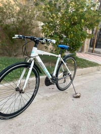 دراجة هجين (Hybrid Bike) كامله مكمله  خاليه من أي نقص،  عكرب وبريكات ش...