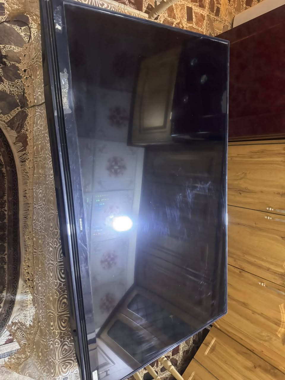 سلام عليكم شاشة سامسونك جديدة وشغالة وكلشي مابيهة الحجي الجبير للبيع السعر 200 الف بغداد ***********
