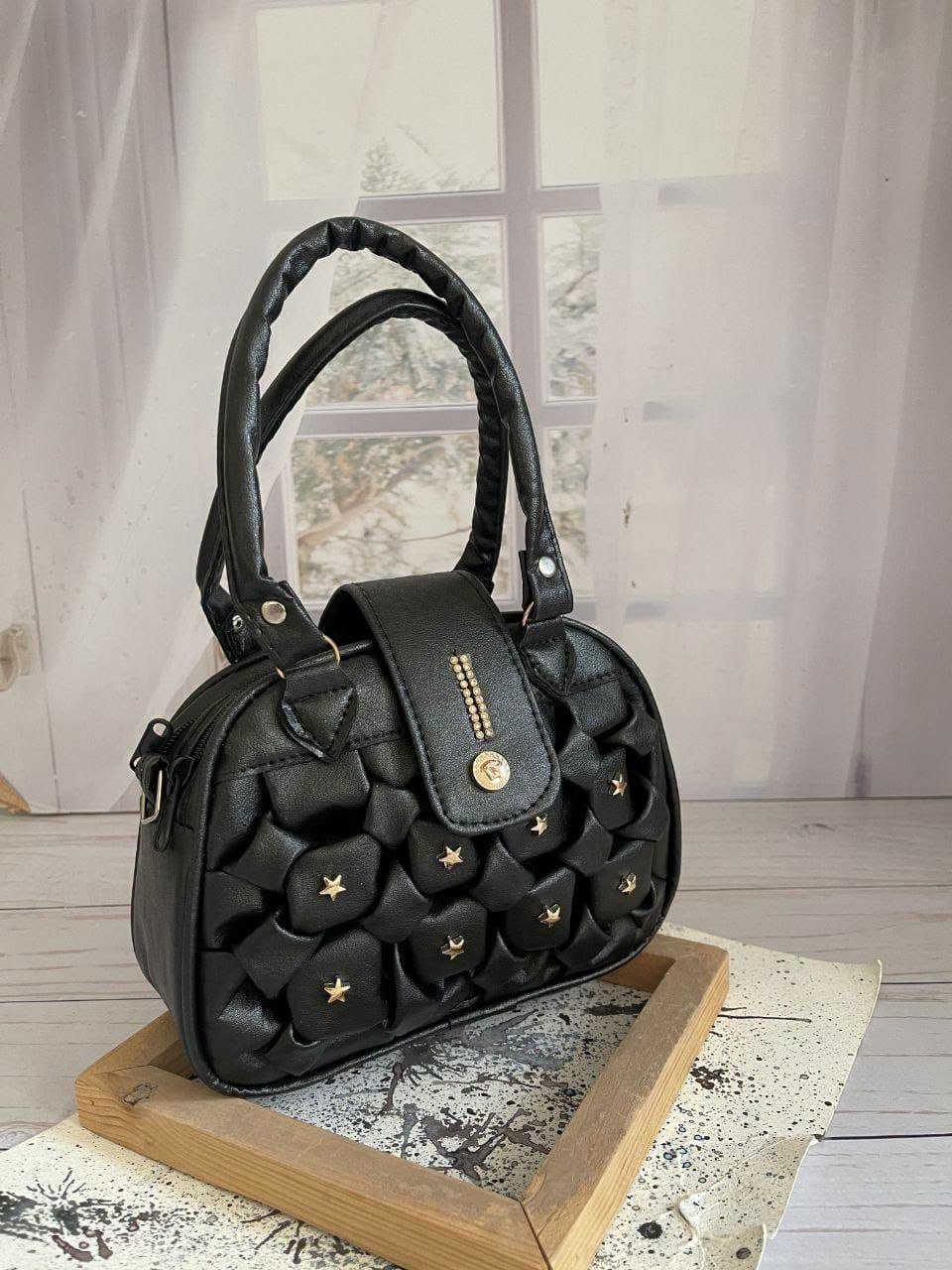 🔥🔥 عرض تحطيم الأسعار من مول السعادة 🔥🔥

👜 حقائب نسائية وبناتية 👛
💥 فقط 3,000 دينار!

✨ موديلات وأشكال حلوة وأسعار ما تتكرر
🏃‍♀️ لا تفوّتكم الفرصة!

📍 الديوانية – حي العسكري – شارع الوكفة القديم
📞 ***********

❤️ مول السعادة… المكان الأفضل للتسوق

نص مكتوب في الصور:
- 43*29cm