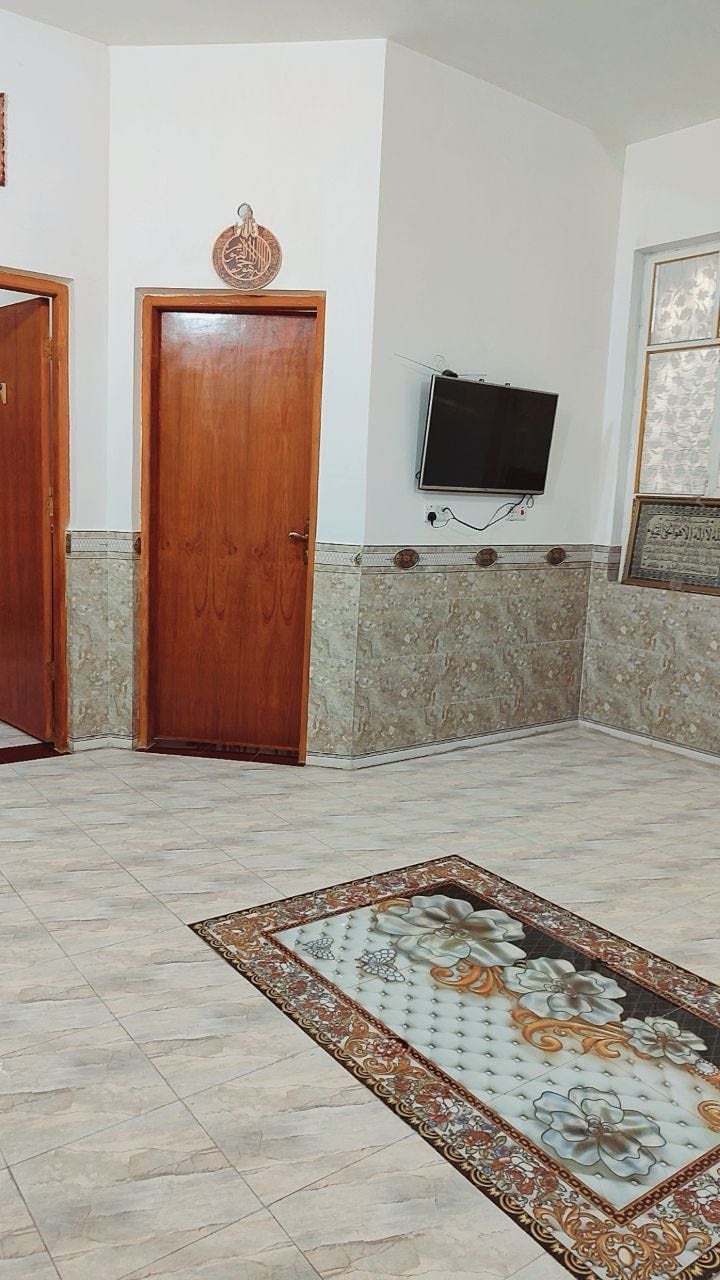 بيت للبيع مساحه 200متر في الناصرية حي الشهداء البيت بناء حديث على شارع عرضه 15متر الاستفسار الاتصال على الرقم ***********