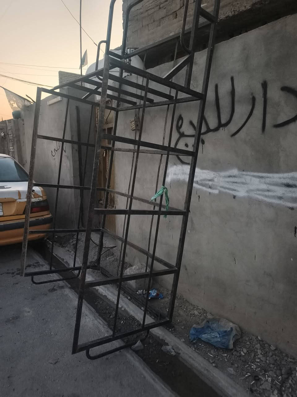 اسلام عليكم شباب محجر صقر أبو لفره تفصال للبيع بغداد المعامل الباويه ***********
