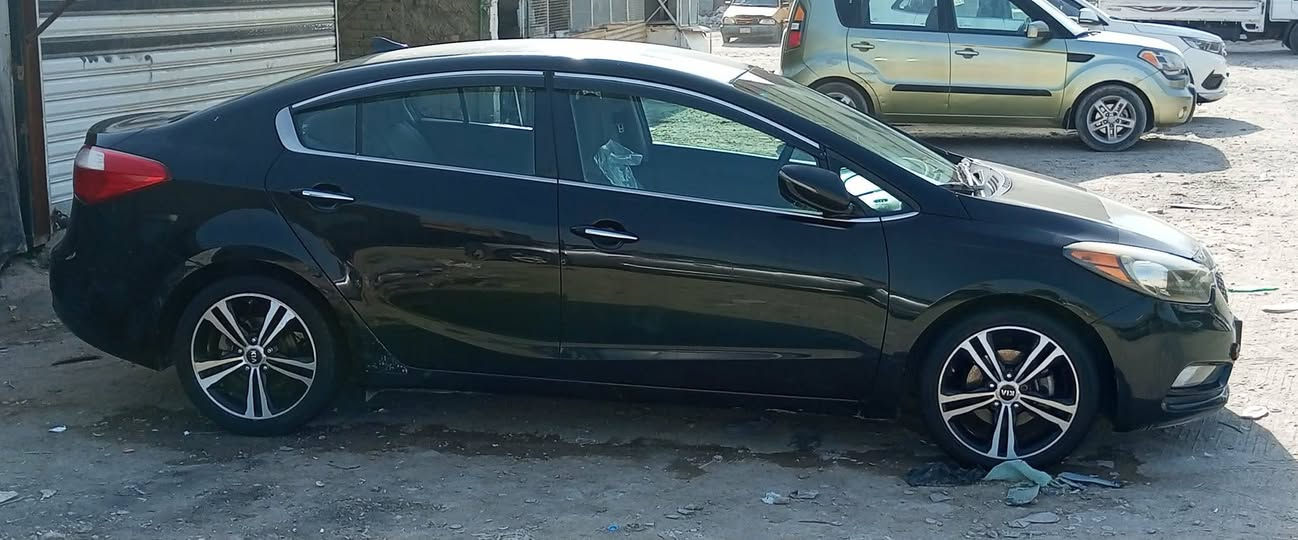 سلام عليكم لبيع فورتي 2015 بابل مميز بسمي حادثهه حافت البنيد والباب وره السايق بارد فقط بدون ارباك بدون تبديل بدون صبغ ليبل واحد مكينه نص عمر كير حداديه تخم تاير باتري جديد تبريد ثلج تحكم جهتين مري شفط ثلاجه   بلجكمجه مكاني بابل المركز الشراي يتصل ***********
