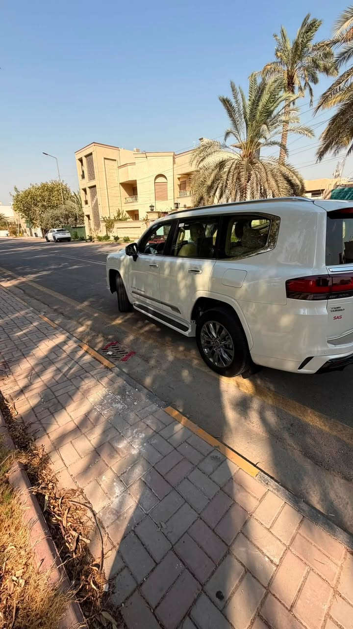 السلام عليكم 🤍
🔥 لاندكروز  2024 فووول موصفات 1/1  VX

لمتد اصلي تون تيربو 

وكاله SAS  بحاله الوكاله جديده جداً ماشيه 

19 الف 

كفاله حقيقيه من اي شي اكرر اي شي 👍🏼

رقم بغداد بسمي تحول مباشر 

مكان السيارة بغداد

للاتصال ***********
