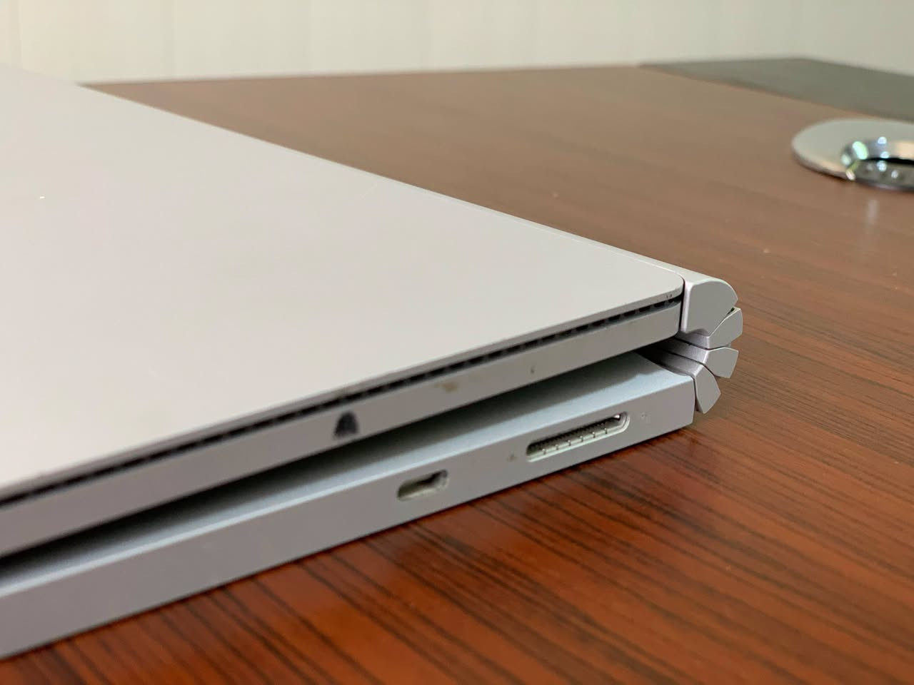 microsoft book 2
💻 Core i7 – 8th Gen
🧠 RAM: 16GB
💾 SSD: 512GB
🖥️ Screen: 14”
⚡ Windows 11
🔋 باتری هەردووکی بەردەستن
✨ دیزاینی جوان و جەستەی سپی

❗ تێبینی: لەمسی شاشە کار ناکات، بەڵام شاشە بە خۆی کار دەکات و بە Mouse/Keyboard بە ئاسانی بەکاردێت.

💰 نرخ: تەنها 380,000 دینار

📦 گونجاوە بۆ خوێندن، ئۆفیس، کارەکانی ڕۆژانە و بەکارهێنانی ماڵەوە.

📩 بۆ کڕین و زانیاری زیاتر پەیام بنێرە.

نص مكتوب في الصور:
- System > About Storage 477 GB 62 GB of 477 GB used Graphics Card 128 MB Intel(R) UHD Graphics 620 Installed RAM 16.0 GB Speed: 1867 MHz Processor Intel(R) Core(TM) i7-8650U CPU @ 1.90GHz 2.11 GHz Rename this PC Copy LAPTOP-V4R3ETS0 Surface Book 2 Device specifications Device name LAPTOP-V4R3ETS0 Processor Intel(R) Core(TM) i7-8650U CPU @ 1.90GHz 2.11 GHz Installed RAM 16.0 GB Device ID 71283C46-3E1B-4402-8D12-489B34DCE53D Product ID 00325-80000-00000-AAOEM System type 64-bit operating system, x64-based processor Pen and touch Pen and touch support with 10 touch points Related links Domain or workgroup System protection Advanced system settings
- Battery report COMPUTER NAME LAPTOP-V4R3ETS0 SYSTEM PRODUCT NAME Microsoft Corporation Surface Book 2 BIOS 394.779.768 08/11/2015 OS BUILD 26100.1.amd64fre.ge_release.240331-1435 PLATFORM ROLE Slate CONNECTED STANDBY Supported REPORT TIME 2026-09-28 23:48:33 Installed batteries Information about each currently installed battery BATTERY 1 BATTERY 2 NAME M1030911 M1030906 MANUFACTURER SMP SMP SERIAL NUMBER 0887435019 3005402746 CHEMISTRY LION LION DESIGN CAPACITY 17,900 mWh 57,300 mWh FULL CHARGE CAPACITY 18,380 mWh 51,620 mWh CYCLE COUNT 3 254
