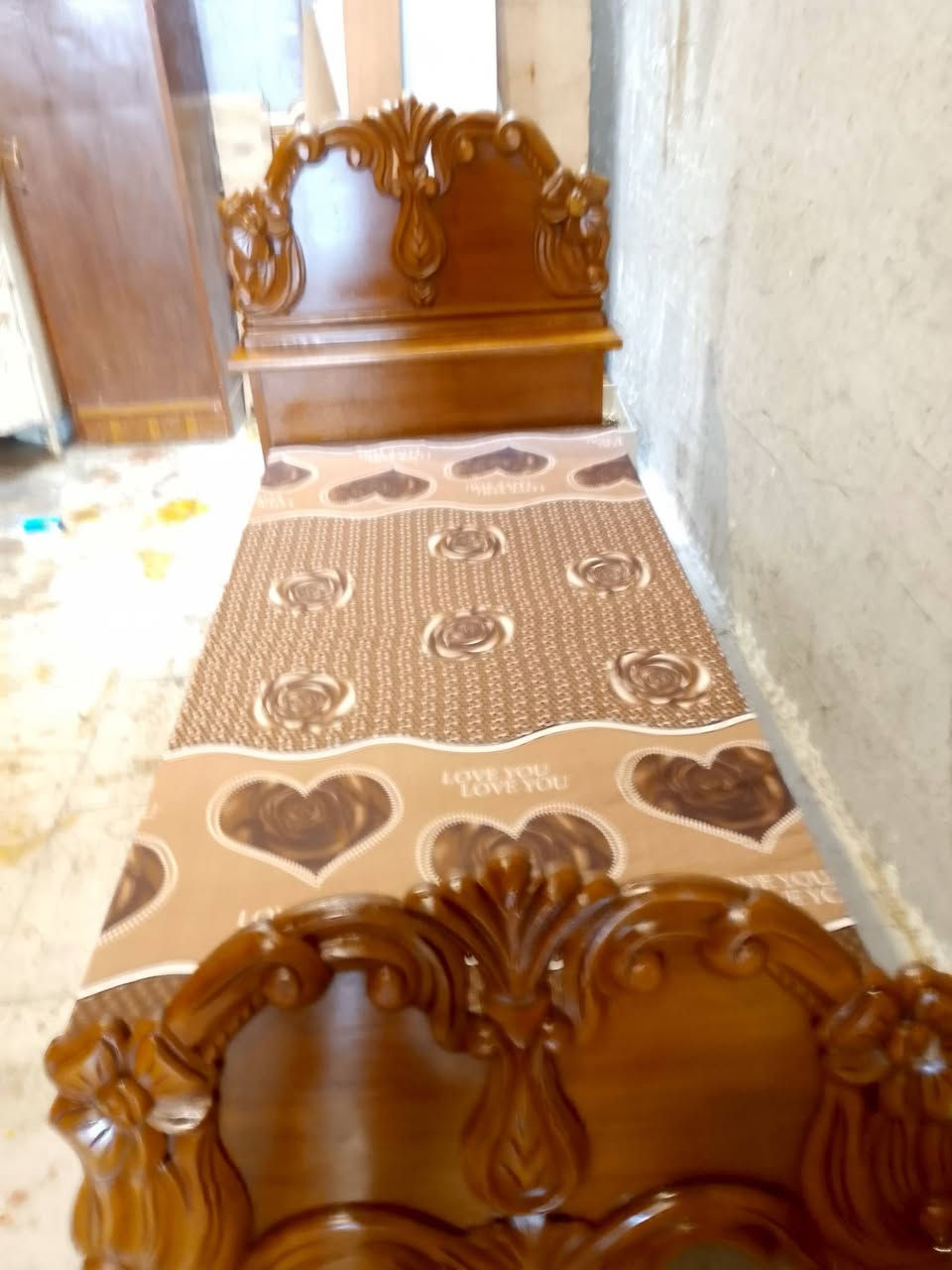 تخت نفر رقم واحد فول شغل ثكيل نضيف حيل حيل نقش سوري سعر 100 واصل لي بيت عرض خاص اتصل ع رقم موجود ***********

