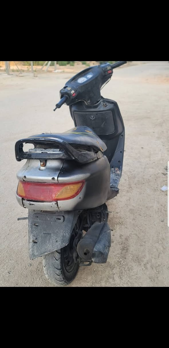 دراجه فراشه للبيع دراجه شغاله ابيع كوم حديد للعنوان شارع 100 ...السعر150وبيها مجال ...متواجد ***********
