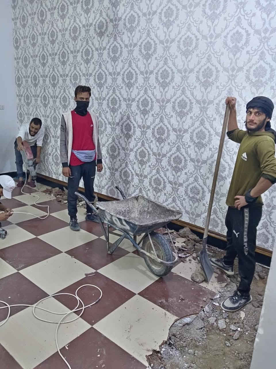 لا توجد تفاصيل

نص مكتوب في الصور:
- سلام عليكم يوجد كادر عمل تنضيف بيوت تفليش دفن نهري تصعيد مواد تنظيف حدائق ماعليك بكلشي نشتغل ليل ونهار سياره تجيك للبيت ماعليك بكلشي بس اتصل ***********