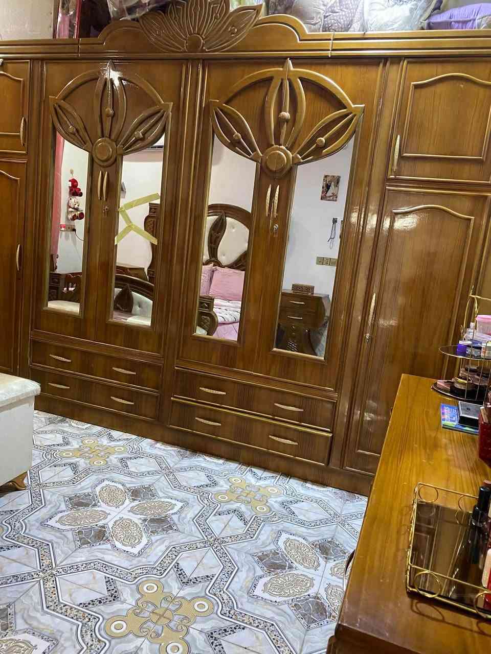 قرفه للبيع استخدم قليل جديده كلش نجاره درجه أولى لعنوان الحله قرب شارع 100

***********
