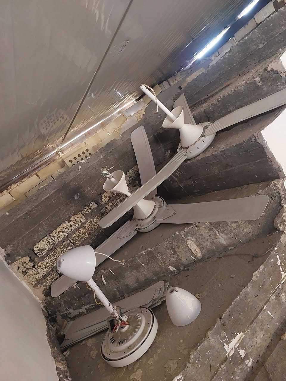 اغراض نضيفة للبيع العنوان بغداد *********** بيه واتساب
