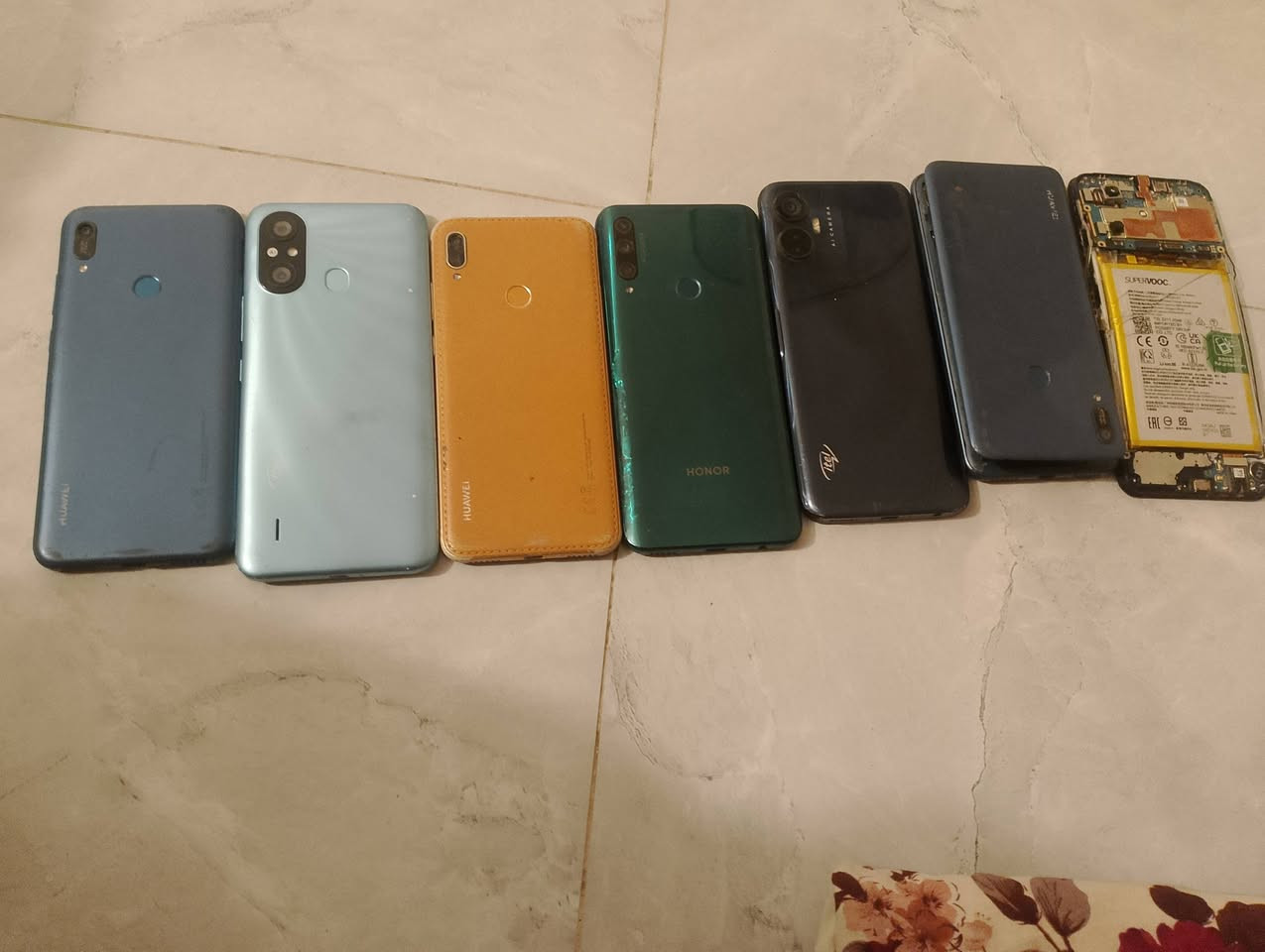 موبايلات عاطله شاشه وبيهن بطارية عاطله ابيع شلع ***********
