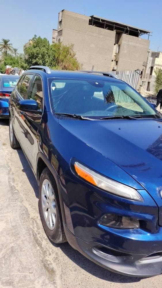 🚘 **جيب شيروكي بزون موديل 2018 للبيع**

🔹 مواصفات عادية أمريكية 🇺🇸
🔹 محرك **2400 / – 4 سلندر**
🔹 ماشية **94,000 ميل**
🔹 حادث بسيط جداً
🔹 الإيرباك **سليم وما مطاك**
🔹 رقم **بغداد**

📍 **موقع السيارة:** بغداد – حي الجهاد

💰 **السعر: 10,500$ — بيها مجال كلش بسيط

📞 **موبايل / واتساب:  *********** بغداد, العراق
