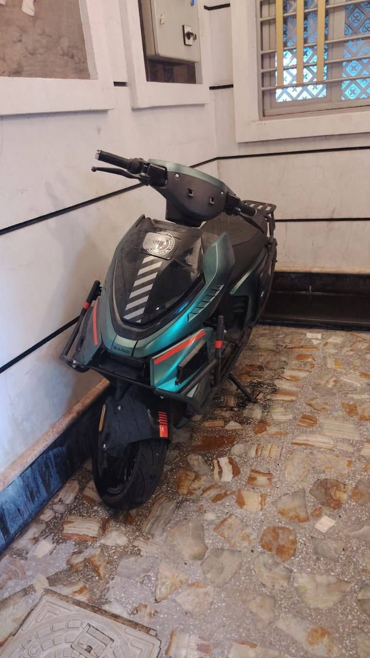 السلام عليكم دراجه سكوتر جديده متروكه ماخذيه مليون وربع
هسه بطارياته موزينه متروكه السعر 650
العنوان الشعله ***********
