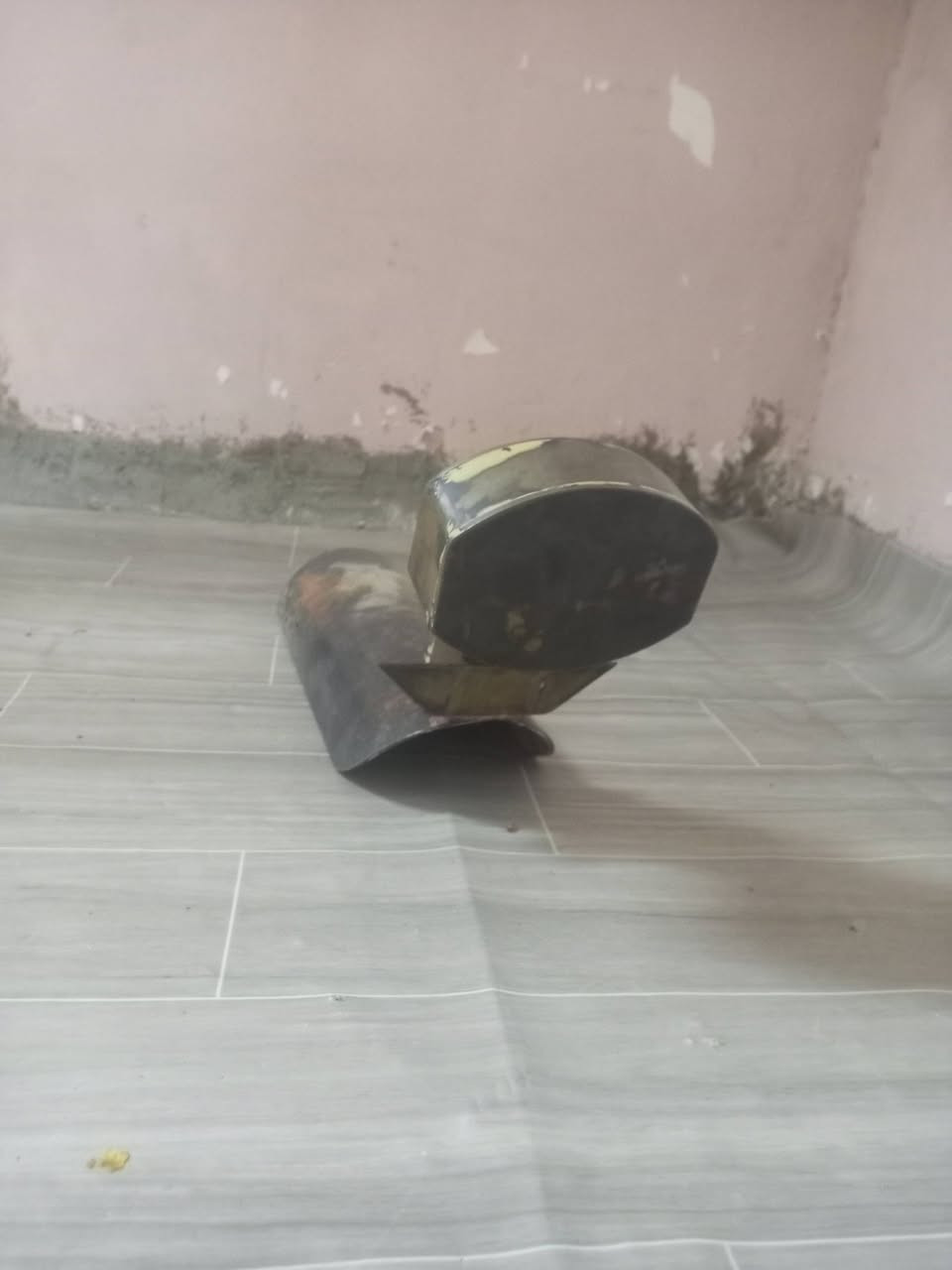 راصطه للبيع مال اربعه كير جديده بعده حته مامصبوغه السعر ٣٥ قفل مكاني شارع سالم ***********
