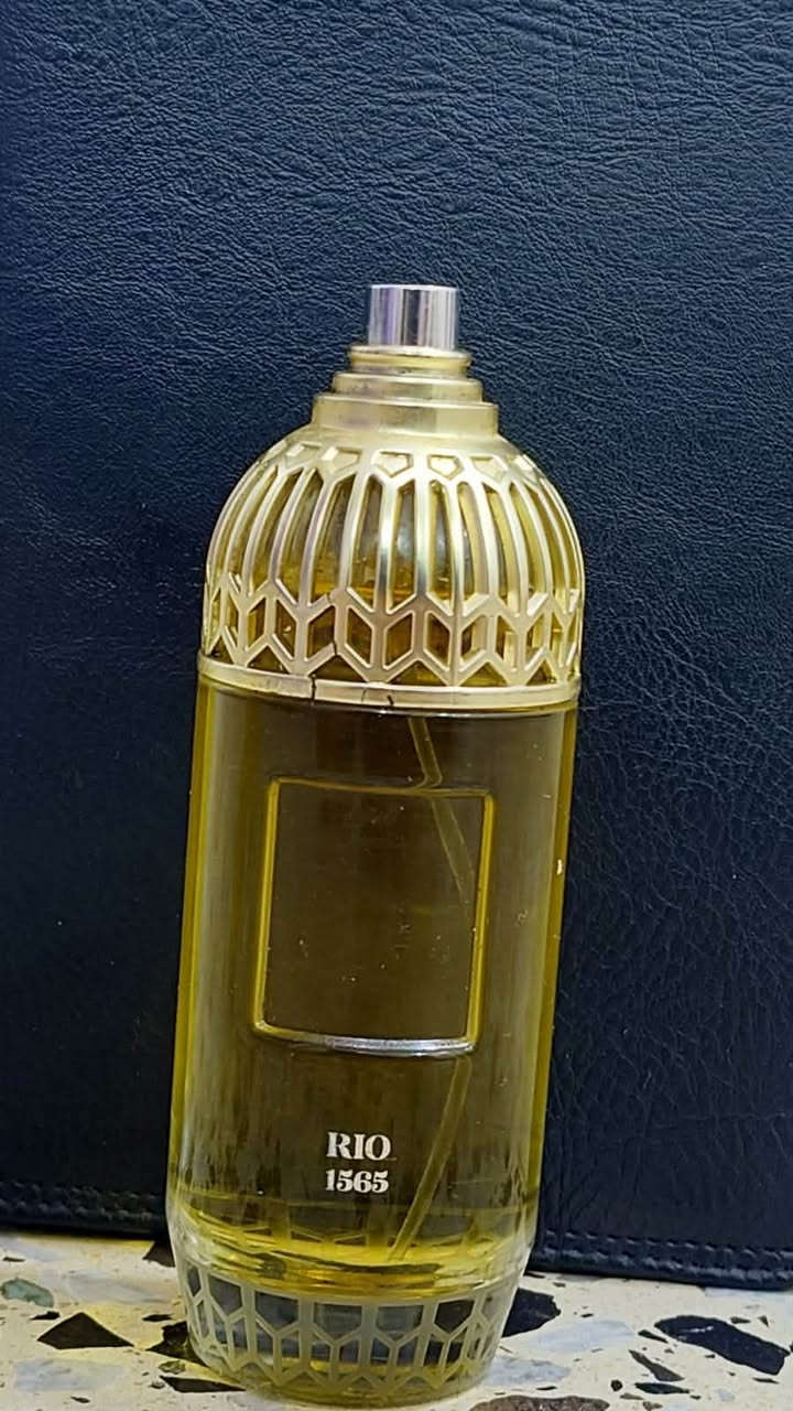 سعرررر 🔥80الف شلع فقط
عطور خليجيه اصليه مستخده استخدام قليل مثل موضح 
عطور من براندات مختلفه جداً رقيه ✨
للتواصل ***********وات
متواجد خاص
