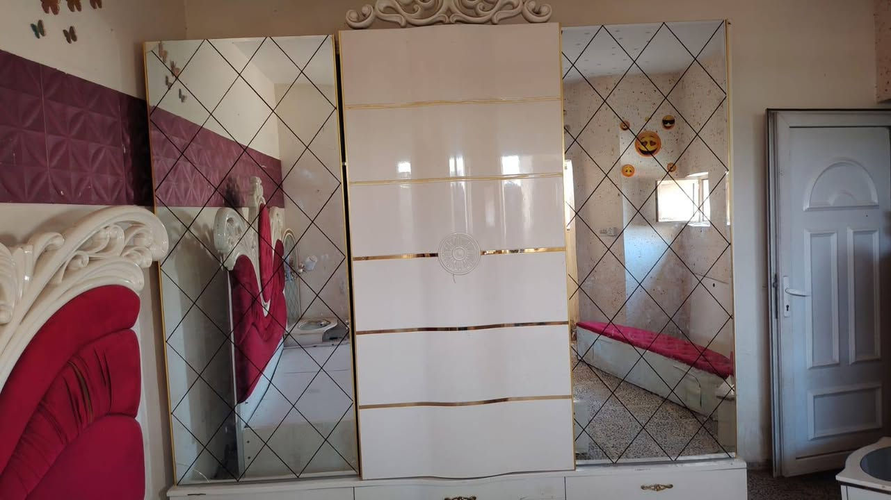 غرفه نوم للبيع عنوان شهداء البياع
تواصل ***********
