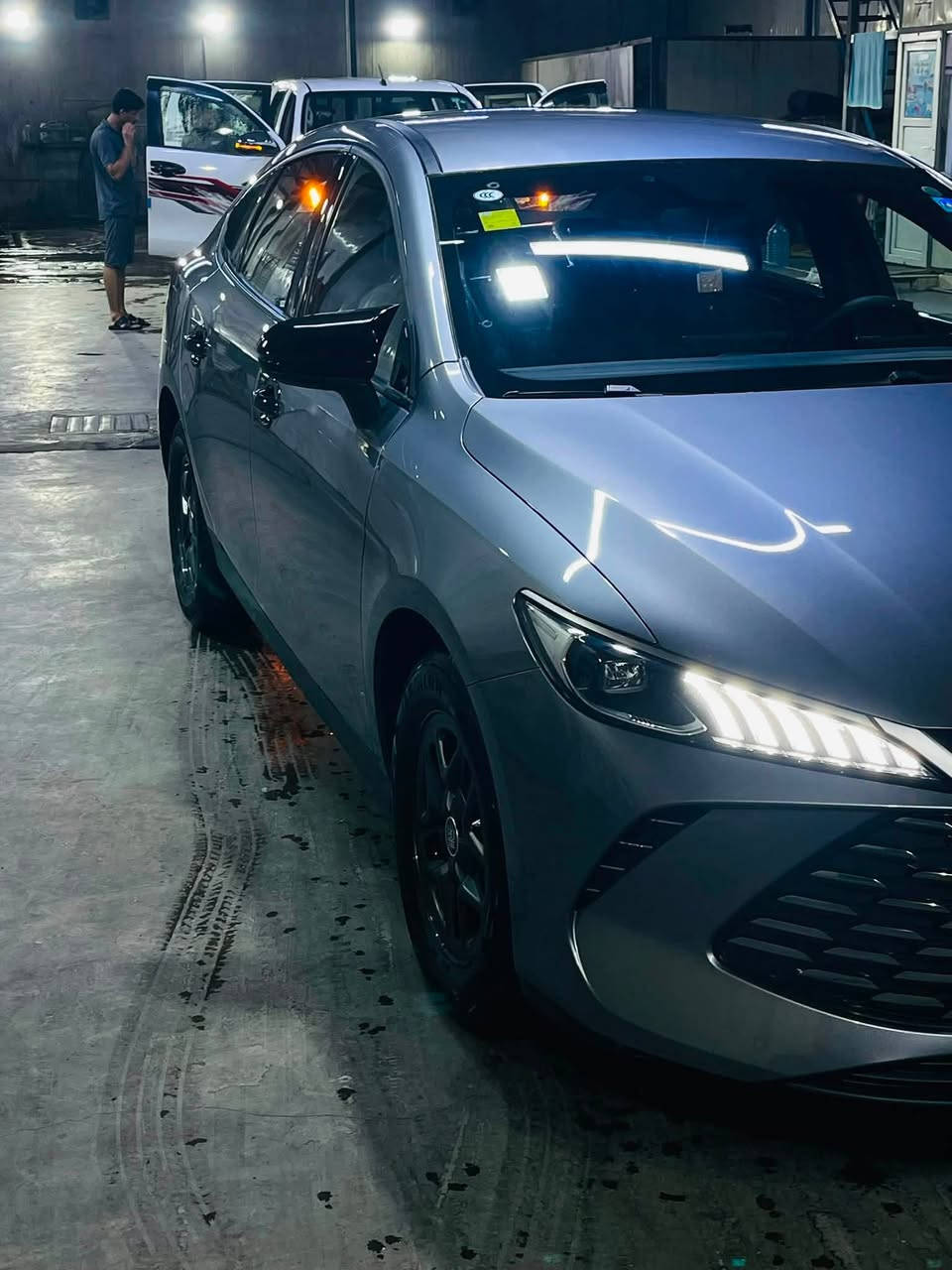 السلام عليكم 
للبيع  BYD كن بلاس موديل 2025 رقم بغداد السيارة جديده 
ممشاها 26 الف تحويل مباشر مكانها بغداد السعر 18600 وبيها مجال بسيط  مكانها بغداد 
للاستفسار ***********
