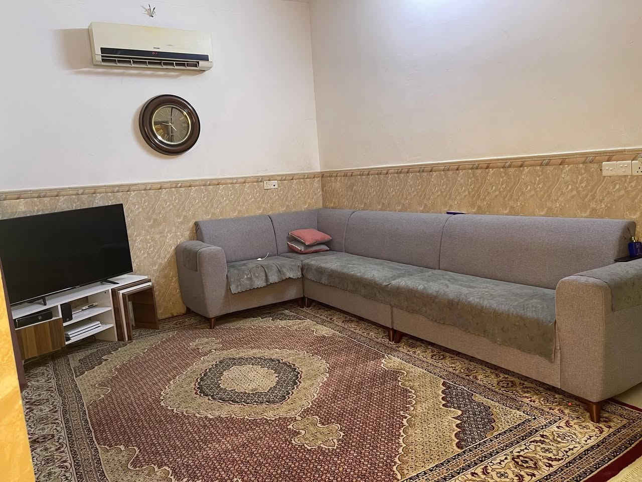 السلام عليكم ورحمه الله وبركاته..
بيت في حي الوفاء المساحة 100 متر ركن ..طابو صرف ..مربع  10 * 10.. قريب على الشارع الفاصل بين الميلاد والوفاء. منطقة حلوة وهادئة ..خدمات كاملة . عرض الشارع 10 متر ..ماء ..مجاري .. كهرباء ..تبليط .. 
طابق واحد بناء طابوق وسقف صب .. 
السعر 165 مليون .. للاستفسار...***********..
