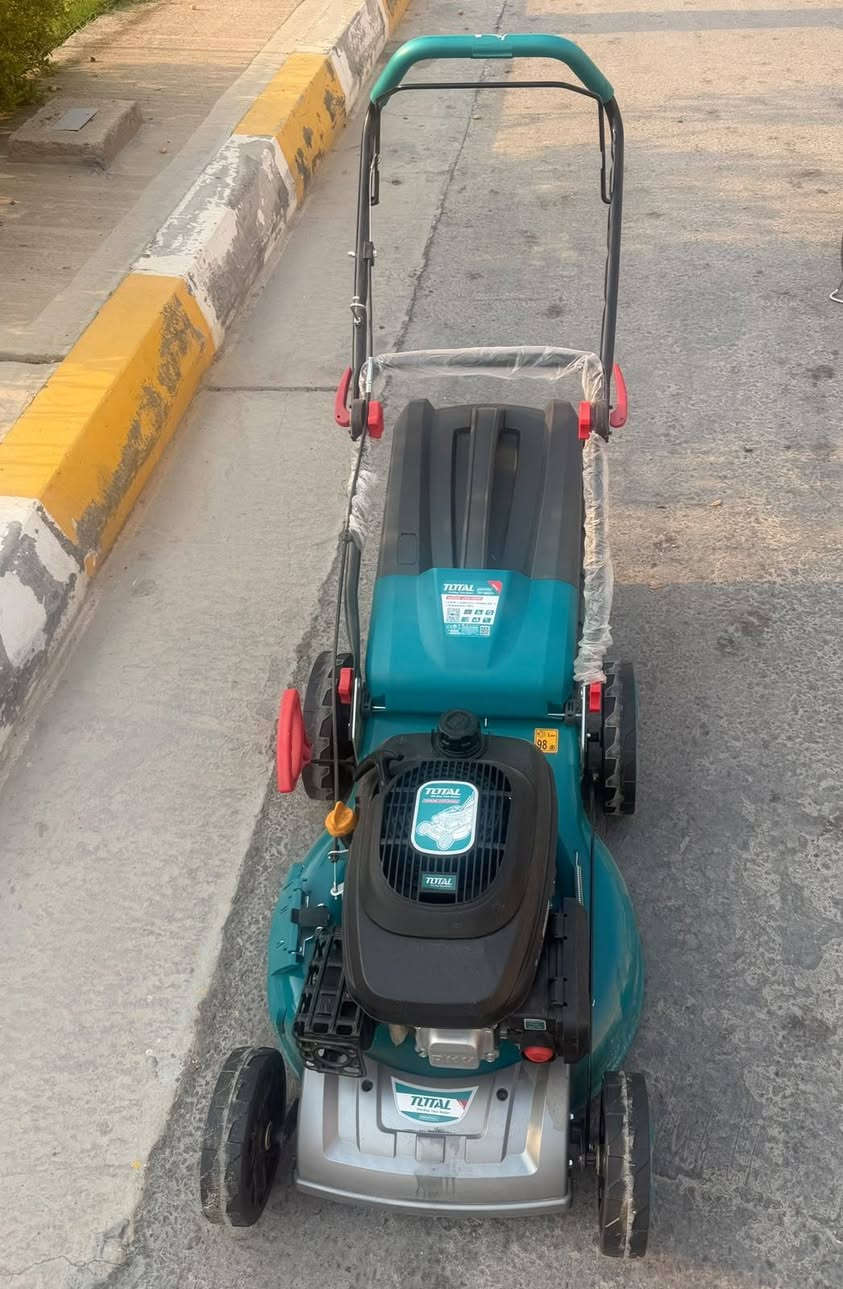 📌مكينة ثيل بنزين للبيع شركة توتال استخدام قليل
📌حجم السكين 51سم 
📌حجم المحرك 4.8 حصان
📌سعة الخزان 62 لتر
📌السعر 350 الف وبيها مجال
للتواصل الاتصال على رقم الهاتف
***********
