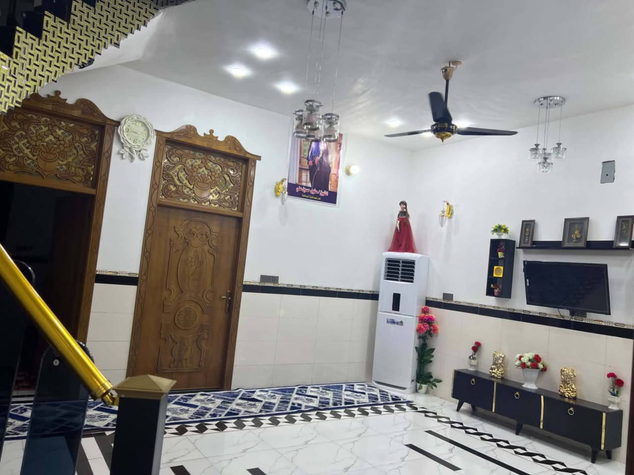 🏡 دار حديثة للبيع | الحمزة الغربي – حي السجاد

بسم الله الرحمن الرحيم
السلام عليكم ورحمة الله وبركاته 🌹

🏢 مكتب دلالية المصداقية للعقار يعلن
عن توفر دار حديثة للبيع بموقع مميز جدًا.

📍 الموقع: الحمزة الغربي – خلف المعاره حي السجاد  – قرب حسينية السجاد 

📐 المساحة: 250 متر 
📜 النوع: طابو زراعي سند 25
🏗️ نوع البناء: طابوق 
🏠 السقف: صب كونكريت@
✨ البناء: حديث
💧⚡ جميع الخدمات متوفرة

🏠 تفاصيل الدار:

▪️ غرفة نوم (2)(5×4)
▪️ استقبال (7ونص ×4)
▪️ صالة (10×5ونص)
▪️ مطبخ (5×6)
▪️ صحيات داخلية وخارجية
∆ صاله ثانيه طابق ثاني (5×5)

📞 للاستفسار والتواصل:
📱 *********** 

🏢 مكتب دلالية اللمصداقية للعقار
ثقة • أمانة • مصداقية

#دار_للبيع #الحمزة_الغربي #حي_السجاد #طابو_زراعي #عقارات #دلالية_المصداقية #المدحتية
