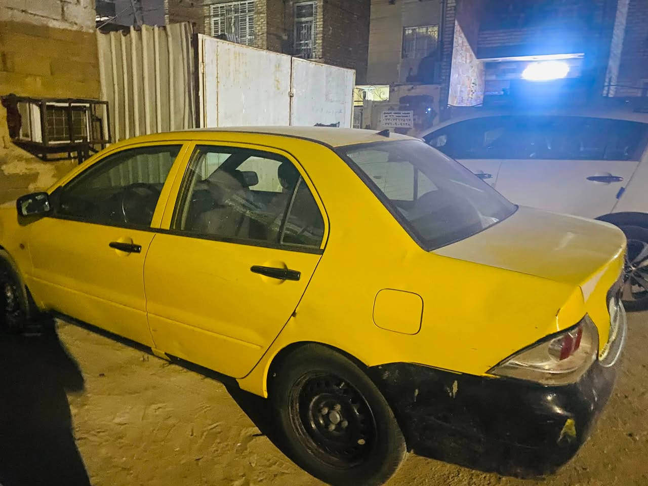 السلام عليكم هاذا سيارة لانسر السياره جديده مطلوبه ٦وكسور مكاني بغداد مدينه الصدر رقم الهاتف ***********
