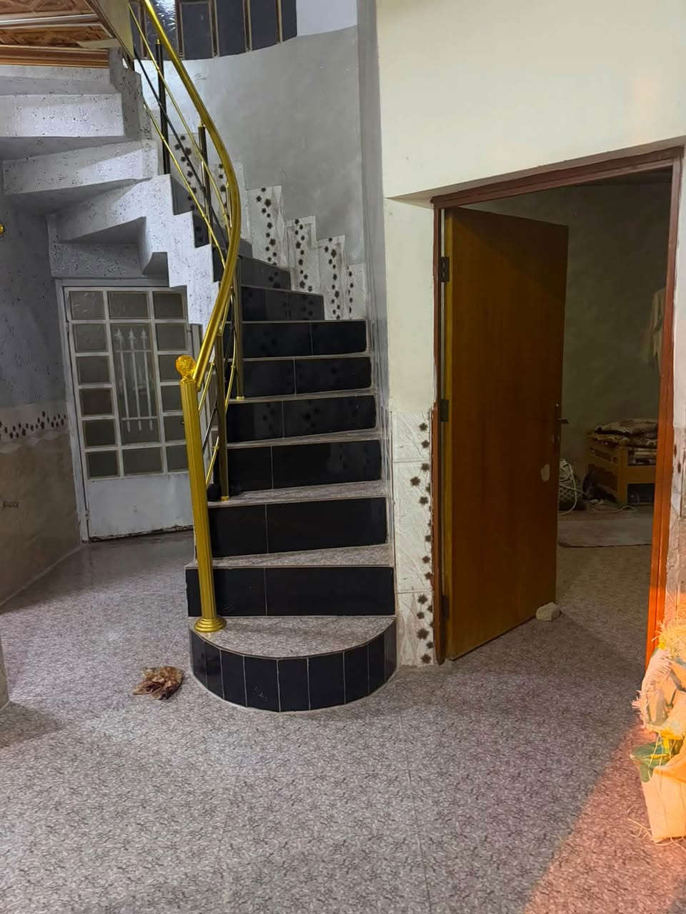 بيت ركن للبيع تكريت حي الجمعيه قرب اسواق ريحانه
4غرف نوم +صاله +غرفه ضيوف +مطبخ +صحيات

سبالت عدد4 +المطبخ مع البيت 

***********
