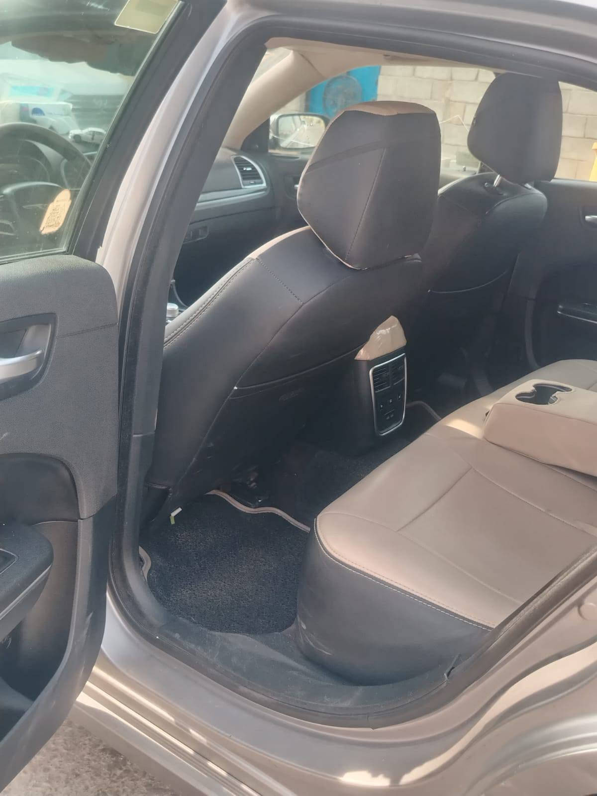 كرايسلر 300C • ٢٠١٧ • كفالة عامة