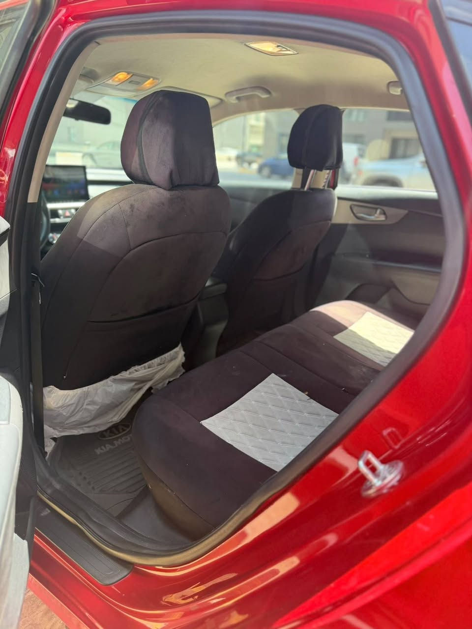 🚗 للبيع — كيا سيراتو موديل 2021 خليجي

• اللون: احمر
• الماشي: 95000 كيلو متر
• المكينة: 1600
• الفحص: السيارة بدون حادث بيها شخوط بالباب وضربة خفيفة بالدوسه
• الداخل: نظيف جداً وما مستعمل استعمال قاسي
• المواصفات: شاشة + كاميرا خلفية +  + تحكم بالستيرن
• السيارة مرقمة [بغداد / حديثة] والأوراق كاملة وجاهزة للتحويل

💰 السعر: 13500$ — قابل للتفاوض بحدود المعقول
📍 الموقع: بغداد – مجمع النسيم
📞 للاستفسار أو المشاهدة: *********** — واتساب متوفر

السيارة بحالة ممتازة وما بيها أي مشكلة

