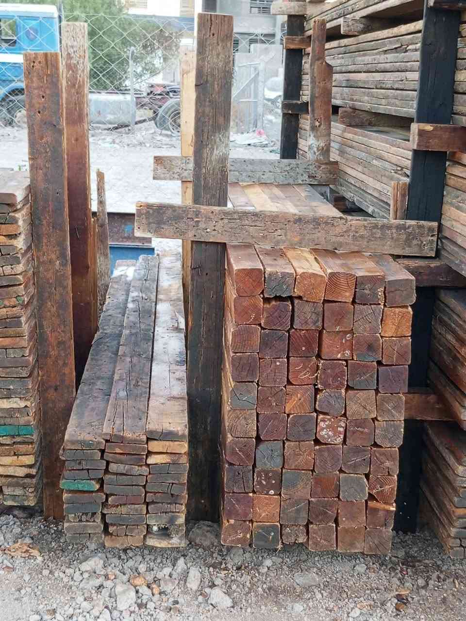 قالب خشب للبيع نظيف تارس 25 العدد (11 مكعب)المكان بابل الهاتف (***********)

