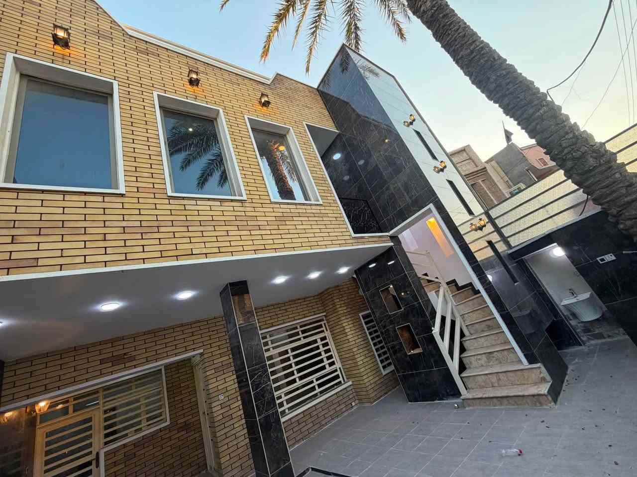 يا الله
دار للبيع في منطقة الشعب خلف النادي العربي قرب مطعم صلاح كبة
المساحة ١٧٠ متر
واجه ٨.٥ متر
ونزال ٢٠ متر
طابقين منفصلين بدرج خارجي من الكراج
يحتوي على كراج وصالة خطار ومطبخ وحولي جلسة ومطبخ حار بارد ومنور
و٥ غرف نوم وخدمات عدد ٣
للاستفسار/ مكتب الحضارة للوساطة العقارية
***********

