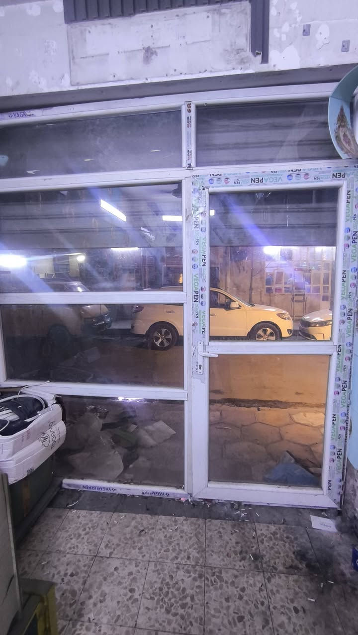 جام خانة مفصلة قبل فترة بعدة جديد رتفاع 260 العرض 245 سنتيم اني فصلتة 250 الف قيم وخضة عنوان البلديات شارع المصرف ***********
