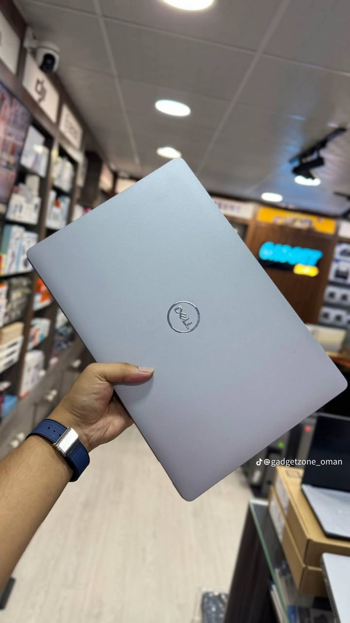 لابتوب سلم خفيف حديث معالج قوي وجيل عالي DELL 5510 ci5 جيل عاشر   نظافة عاليه جدا اخو الجديد وعل الفحص وين متريد 
. 
 السعر ثابت 325 الف مع التوصيل والحقيبة والشاحن الأصلي  
……………………

 المعالج Core i5-10th جيل عاشر 
 ذاكرة الوصول العشوائي (الرام) 8GB 
 التخزين( الهارد) SSD 256GB 
 مقاس شاشة 15.6 انج دقة عالية 
 منفذ HDMI & TYPE C 
 كيبورد  عربي انكليزي
الرام والهارد قابل للتطوير 
…………………………………
*********** الريادة للحاسبات
