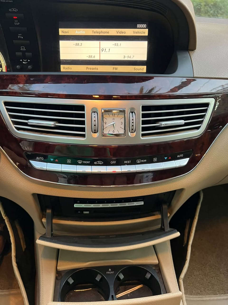 السلام عليكم مارسدس S350 موديل 2008خليجي كفاله عامه محرك 6 سلندر مواصفات فول 1/1 ماشيه 76 الف حقيقي
رقم السيارة مميز بغداد سنويه باسمي تحويل ثاني يوم عنوانها بغداد رقم الهاتف *********** السعر 220 بيها مجال حق الجيه
