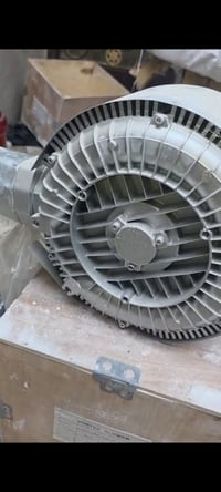 مضخة هواء من شركه Vortex Blower اصليه عندي قطعتين بعدهن بالباكيت للاست...