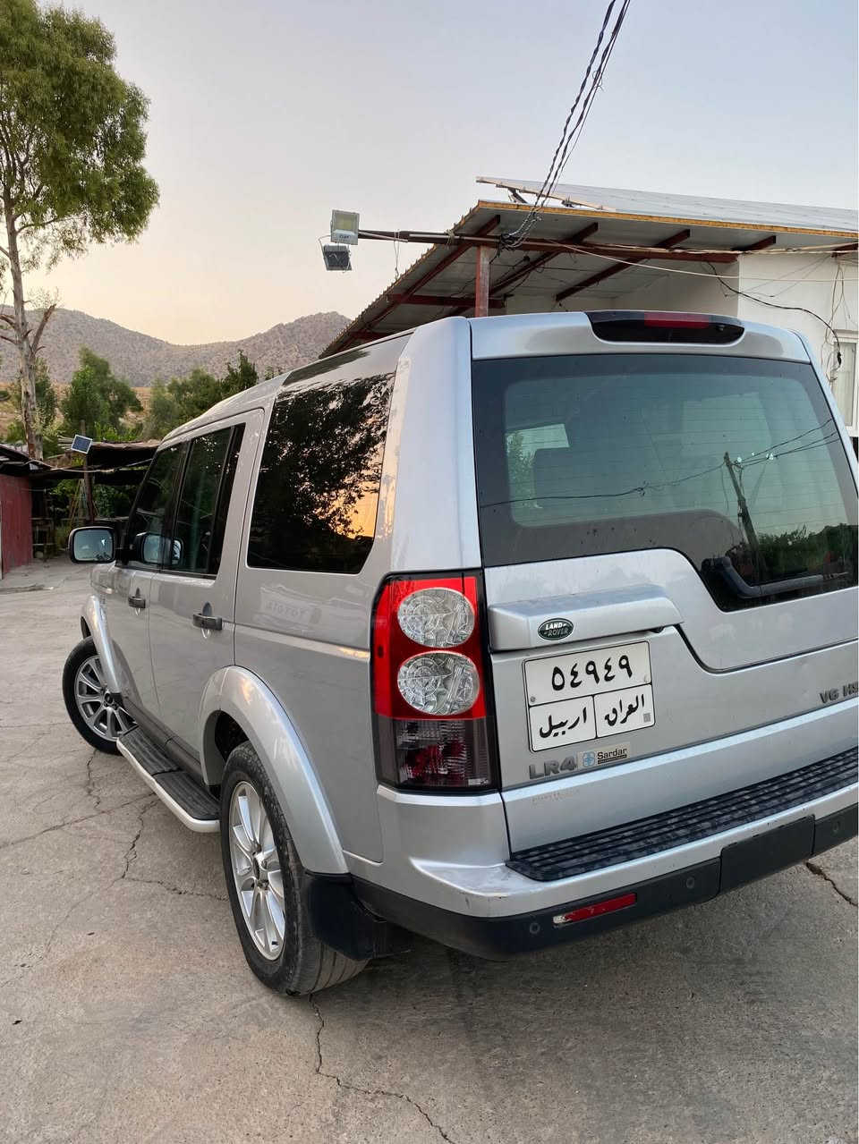 LAND ROVER LR4
HSE فول مواسه فات
V6
موديل 2011
بى سبوغ بى ده عم 
گير و مه كينه به شه رت نه كراوه ته وه مه كينه ى تازه ى به ستراوه بيلاد
صه قف ره س شوشه
سه ياره كه تازه ماوه ته وه 
ره قه م هه ولير مانگيكه سه ناوى به سه ر جوه 
ته قريبه ن مليونيك غرامه ى له سه ره پاشى معامه لا ده يگه رينمه وه 
سعرى 120 معامه لا
شوين زاخؤ 
كؤره ك واتس ئاپ ***********.   ***********
