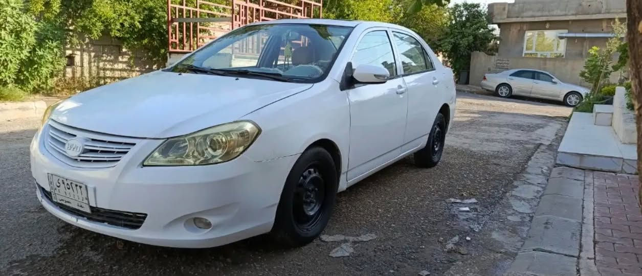 سڵاو لە هەموو دۆستان👋🏻
کامل بۆیاغ لەسەر ساغی✅
 مەکینە بیلاد✅
 فول مواسەفات هیتەر نیە✅
 سەنەوی پلاستیک بە شەرتی ئەوەلیات مۆدیل ٢٠١٣✅
مەکینە g3 بیلاد✅ 
بێ دەعم و لێدراو ✅
پشت و پێش کەپس✅
 گێڕ و مەکینە و کارەبایی و موس و بڕاوە بە شەرت✅ ساغە سەیارەکە✅
نرخی ٣٧$مەجالێ برایانە✅🤝
***********☎️
