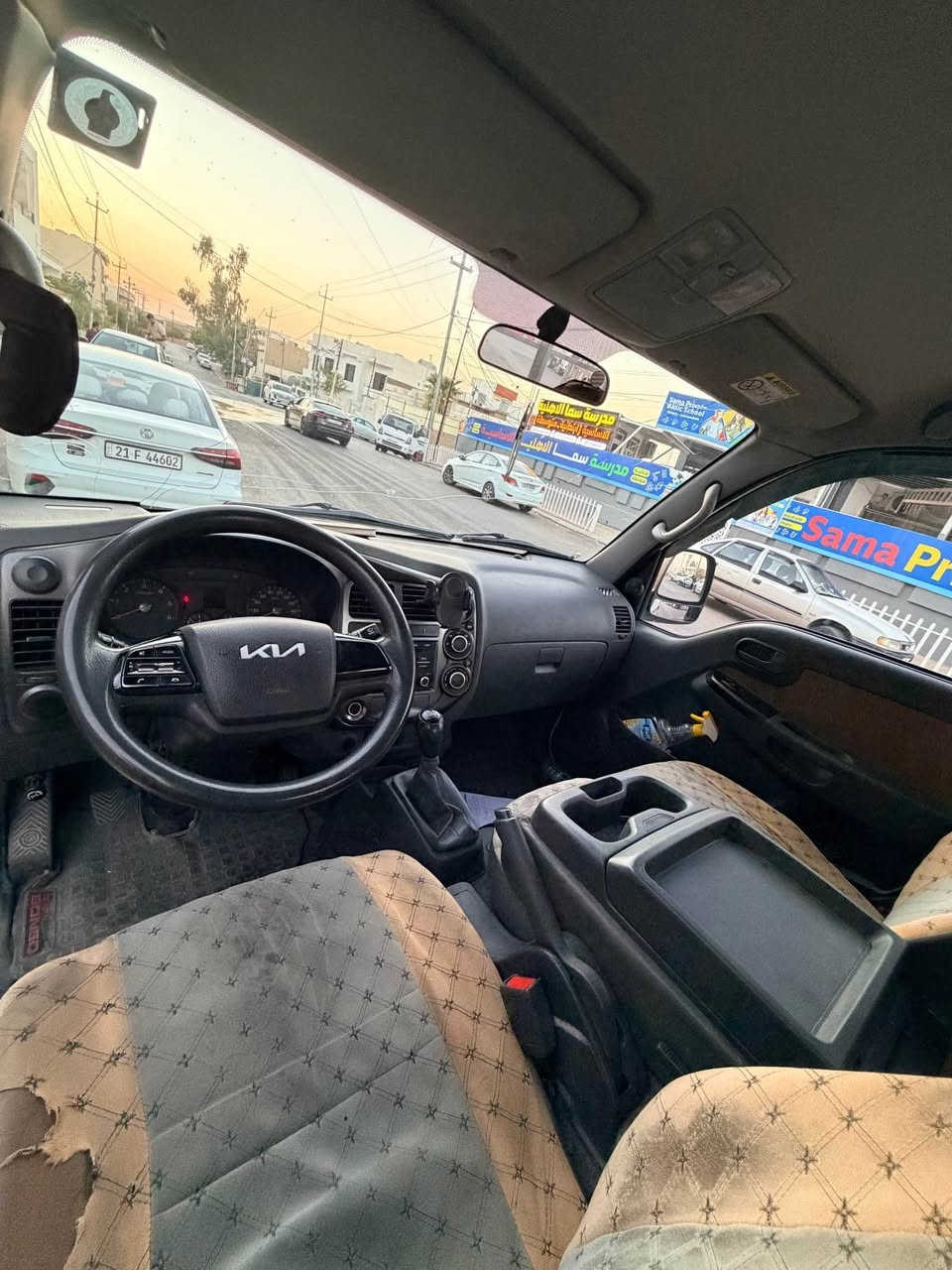 كيا حمل 4000 للبيع 🚚✨
 النوع: كيا حمل 4000 (عادي)
 الموديل: 2023
 المسافة المقطوعة: 132 ألف كم 🛣️
 المواصفات والشرط:
 طخم تاير جديد بالكامل 🛞
 الإطارات الخلفية مرفوعة قياس (185 R14)
 قمارة وبودي كامل
 گیر ومكينة وكهربائيات بشرط ⚙️⚡
 استخدام يد واحدة (أول يد) 👤
 الضرر (الصبغ والعدال):
 تعديل على البارد قدر شبر بباب السايد (الراكب)
 تعديل على البارد قدر شبر بالبونيد الأمامي
 الرقم والملكية:
 رقم كركوك 🇮🇶
 السنوية باسمنا مباشرة وبشرط التحويل 📄
 السنوية جديدة ومجددة لغاية 2028
 السعر: 178 ورقة (17,800$) وبيه مجال معاملة بسيطة 💵
 الموقع: كركوك - رحيماوة 📍
📞 للتواصل والاتصال أو واتساب:
***********
***********
*********** كركوك, العراق
