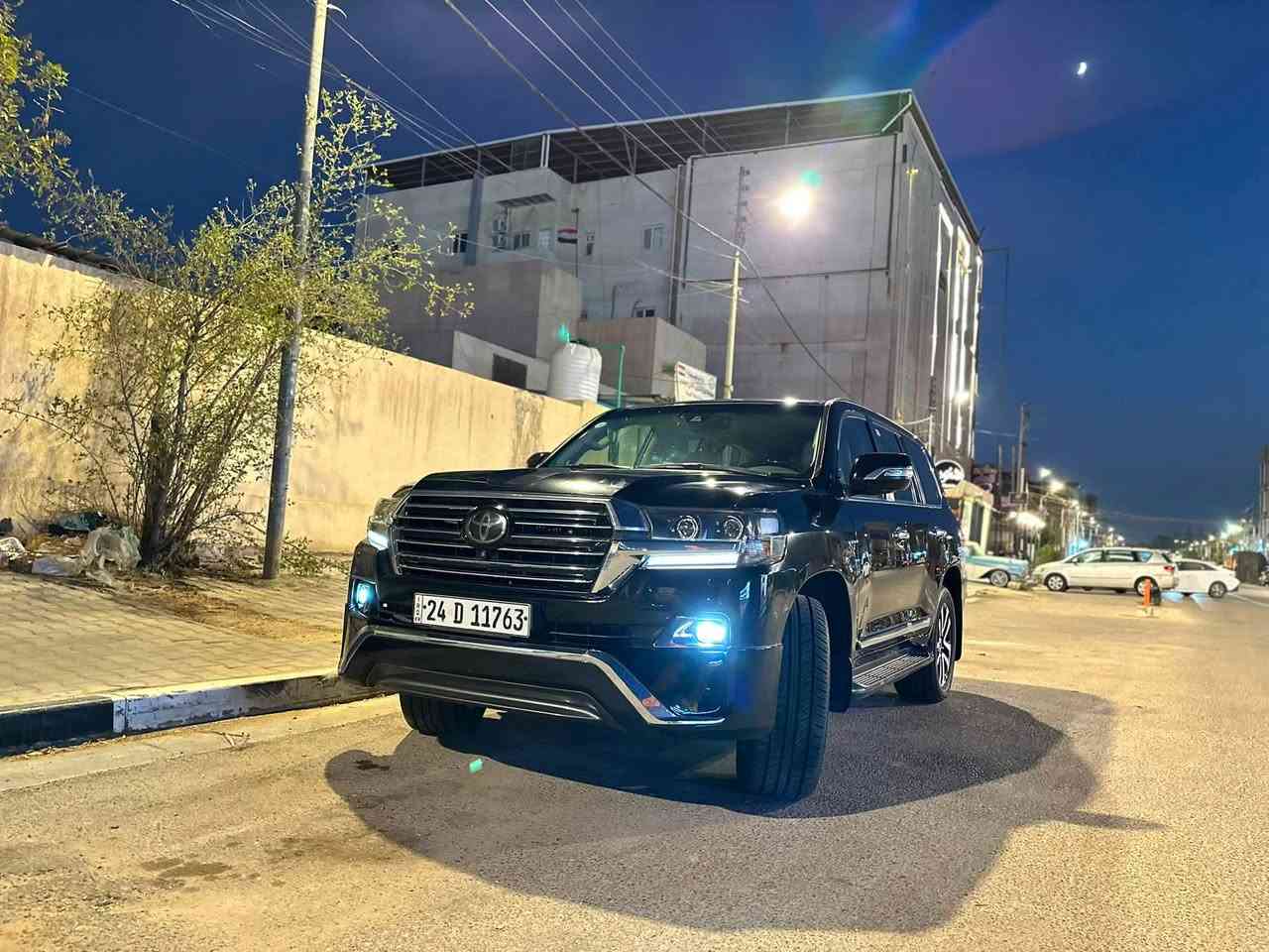 السلام عليكم 
لاندكروزر 2018 VXS لون اسود Black edition￼
5700/8 سلندر
كامل موصفات مكفولة كفالة عامة من كلشي بأستثناء صبغ تجميلي بالمدگر اليسار الخلفي 
السيارة جديده ونظيفه شرط الفحص 
موصفات لكزز جكات 
السيارة مغلفة PPF بالكامل 
دواخل السيارة بيجي 
الرقم شمالي جديد وهزة بأسمي تحويل ثاني يوم 
السيارة ماشية 120 الف حقيقي 
فتحة سقف 
رادرات 
كاميرات 
مستشعر توقف 
تبريد وتدفئة كشنات
ما أتكلم كثير عنها لان الكل يعرف مواصفات الـ VXS 
المكان : الناصرية 
رقم الموبايل: *********** واتساب وهاتف 
السعر 5 شدات وربع 

" والمراوس بـ لگزز 2021 فقط "
