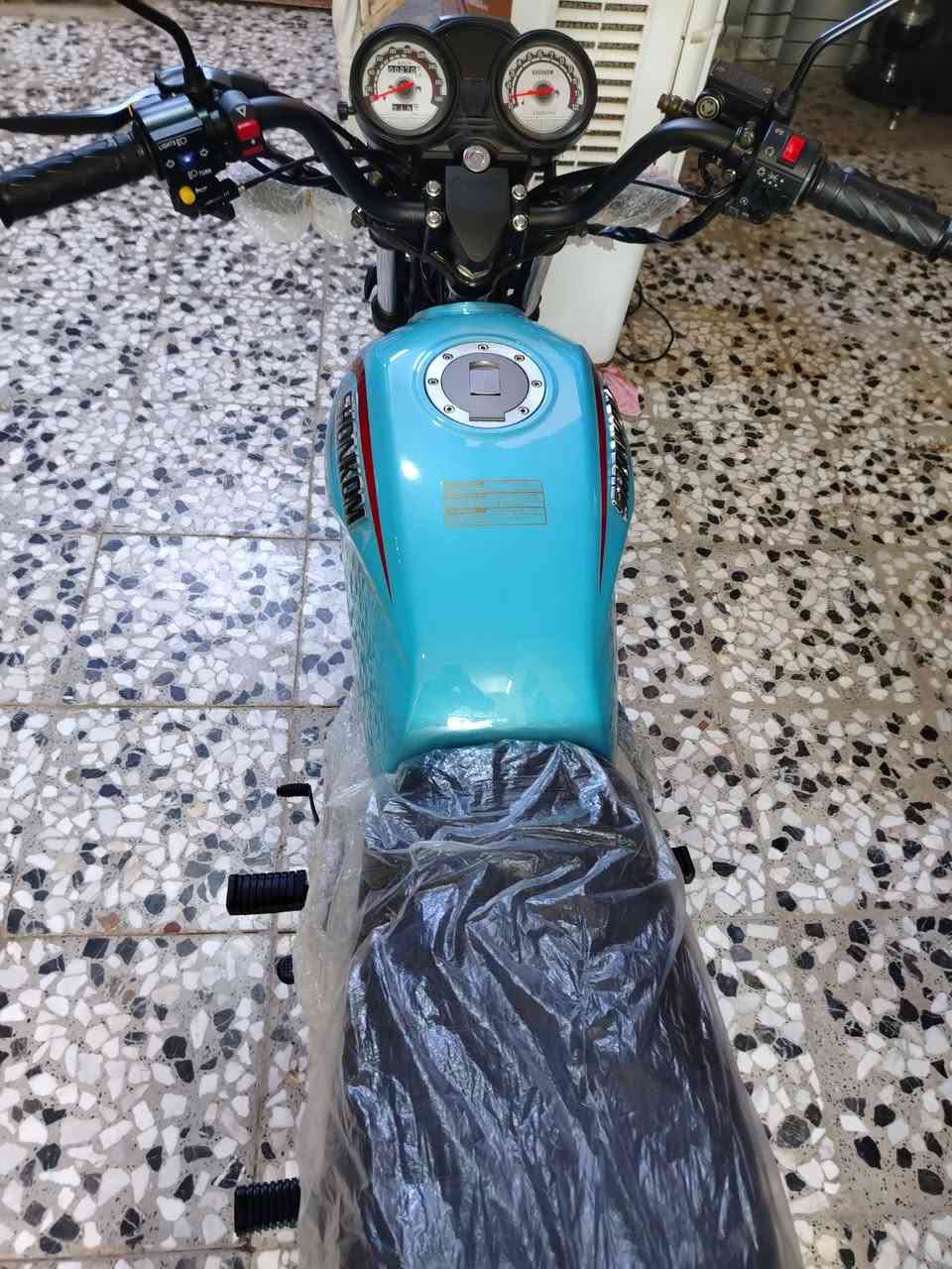 *********** دراجه شاينك نفخ سكنر صارله سبوع طالعه من المعرض بعده بدهن شركة سعره 1400 سرعته 180 دراجه كلش راقيه وناعمه حاله حال دايوان واسرع من الدايوان مكاني نعمانيه
