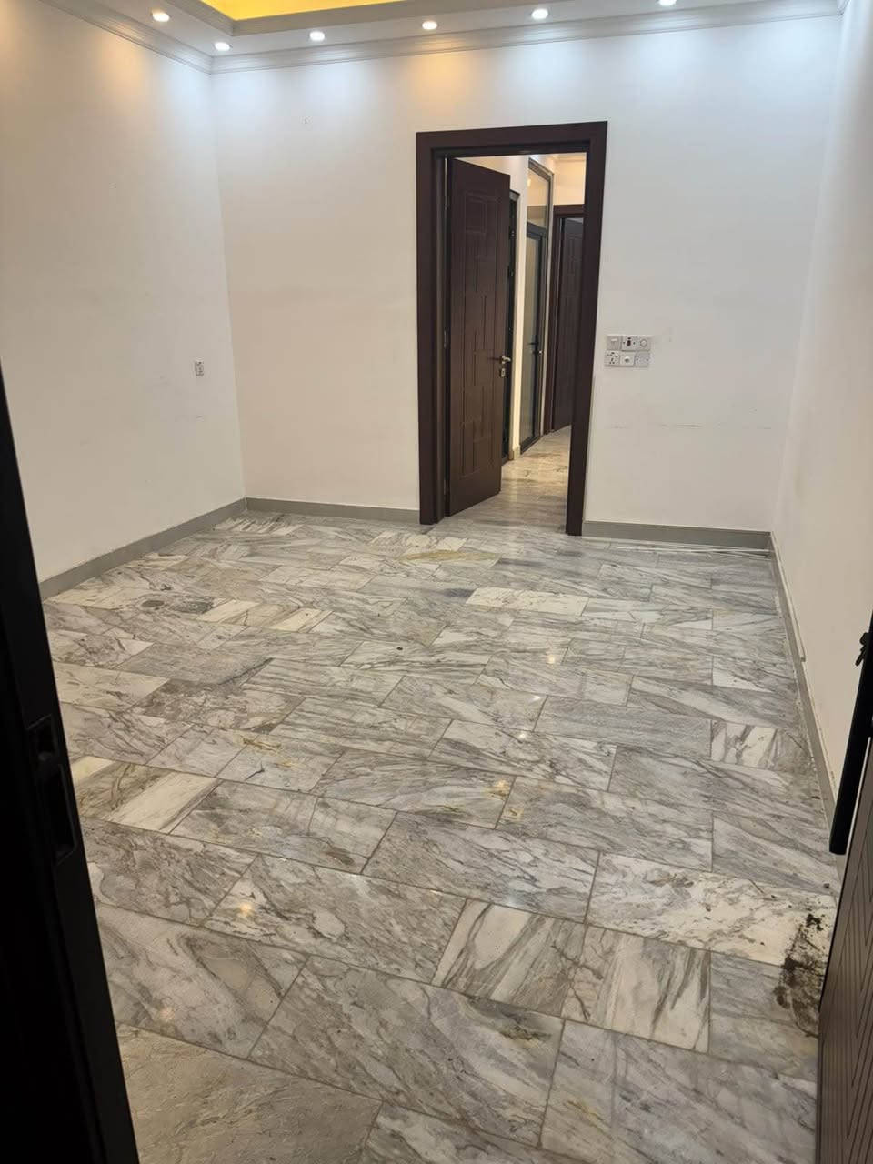 🏠 للإيجار في السيدية | بيت مودرن

✨ مساحة 50 متر — إيجار 850 ألف فقط!

يتكون من:
🛏️ 3 غرف نوم
🛋️ صالة
🍳 مطبخ
🚿 خدمات

📞 للاستفسار والحجز:***********
📲 متوفر واتساب

🏢 مكتب قمر للوساطة العقارية
📍 موقع المكتب: شارع الآمن

🔑 للمزيد من عروض الإيجار والبيع في السيدية، تواصل معنا Colombo, Sri Lanka
