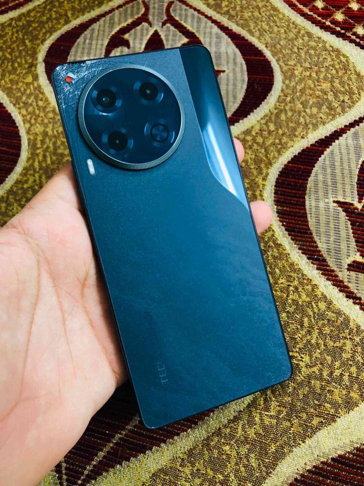 تكنو كامون 30 5G مكفول كامله عامه ذاكره 256 بلا ملحقات الجهاز بعده كارتون جديد بمعنئ الكلمه مراوس او بيع 275 وبي مجال بصيط ***********
