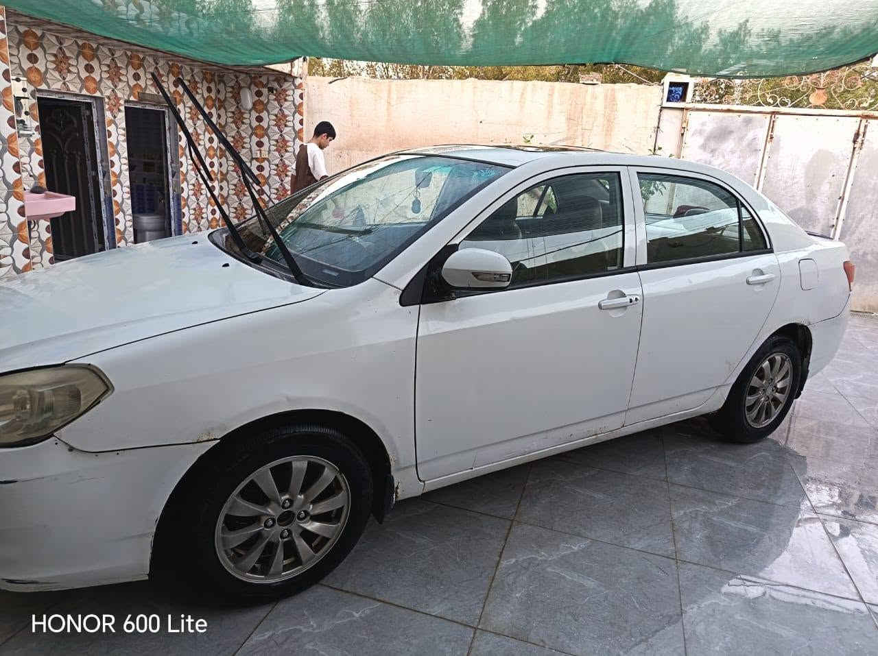 السلام عليكم
سياره بي واي دي ٢٠١٣ رقم ميسان
بأسمي محورها غاز وبانزين
رقم مميز
تبريد شغال عوزه فقط غاز
غرفتها حلوه مرتبه
كير ومحرك خير من الله 
مكاني ميسان العماره سده الدفاس قرب اسواق ام البنين واتساب ***********

نص مكتوب في الصور:
- HONOR 600 Lite