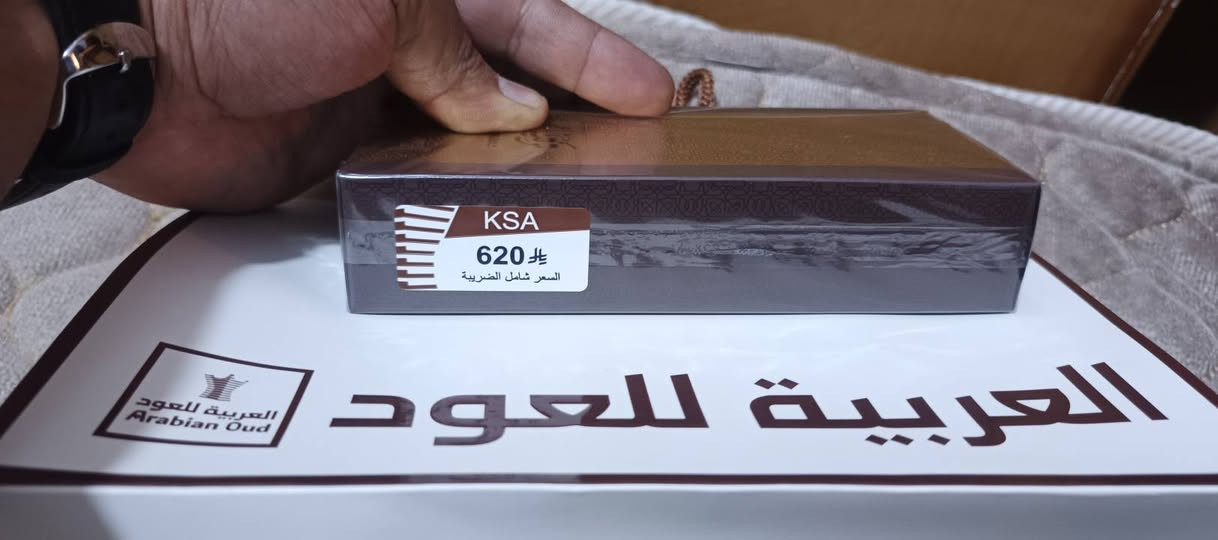 عطر ترتيل الشهير من عطور العربية للعود شرط اصلي وكاله وموضح حتى وزن العلبه نصف كيلو تقريبا  وكبس شركه بعده سعره بالوكاله ٦٣٠ ريال مايقارب ٢٥٠ الف عراقي سعر البيع عندي ١٣٠ الف شامل التوصيل لكل العراق متوفر من عنده قطعتين فقط
