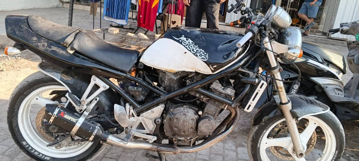 السلام عليكم دراجه باندا للبيع دراجه بيها خربطه شويه مكينه مقفوله دراجه ب 800 وبيها مجال مكان الحسينيه مال الراشديه ***********
