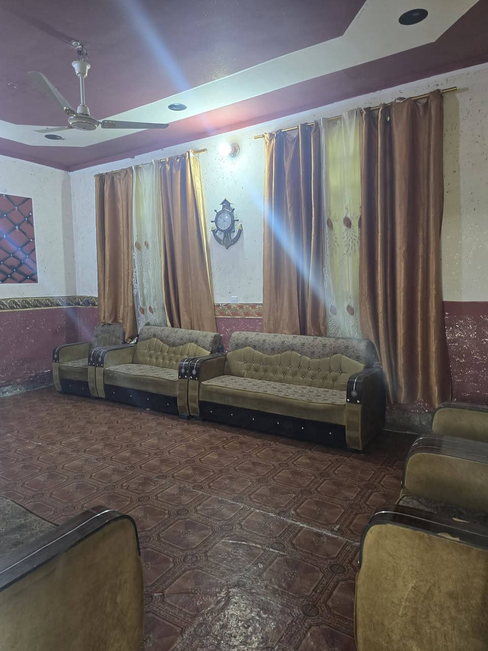 السلام عليكم 
دار للبيع طابق واحد المساحة ٤٦٠ متر الواجهة ١١ونص والنزال ٤٢
غرفة نوم٢ ٥×٥
صالة ٧×٥
استقبال 
مطبخ 
صحيات
بيتونة كبيرة
كراج يسع سيارتين
حديقة كبيرة 
الموقع الراشدية عبر مشروع المراسمة قرب جامع الرقيب
للأستفسار أكثر هـ:***********
