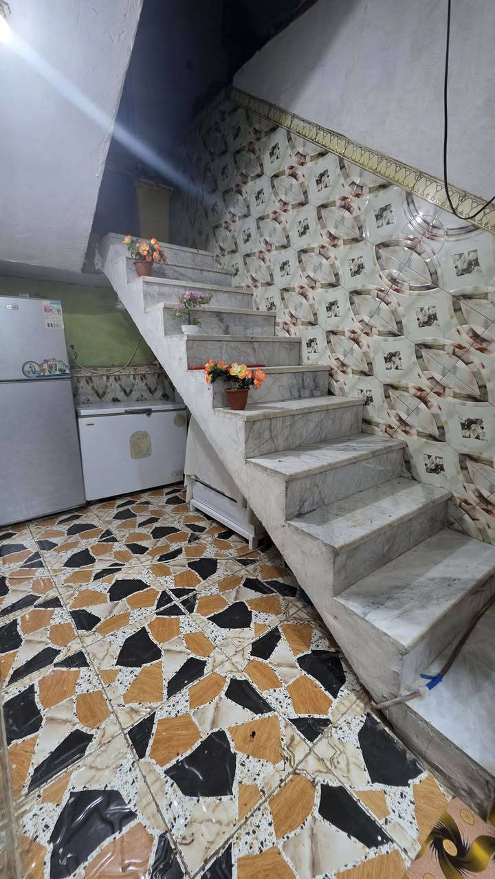 بيت للبيع طابو صرف
بيت طابو صرف ملك مساحه 330 يحتوي على 3 غرف كبار وحده سويت 
يحتوي على ديوان كبير مساحه 10×4
يحتوي على استقبال و موزع مساحه 6×5
يحتوي على 2 صحيات 
مطبخ 5×5
 في القرنه هور السعد مقابيل مدرسه سامراء بيت كامل طابق واحد 
و الطابق الثاني واصل للرباط بناء طابوك  لبيت     رقم ***********
